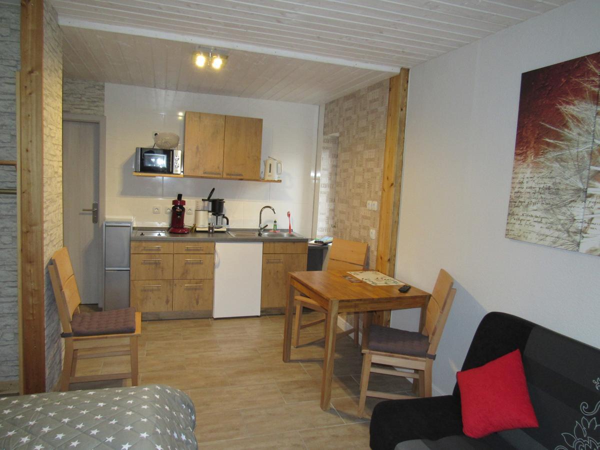Ferienapartments Am Dorfplatz Langscheid  Екстериор снимка