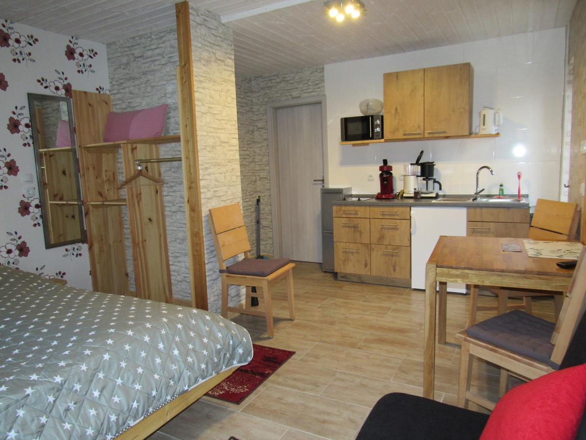 Ferienapartments Am Dorfplatz Langscheid  Екстериор снимка